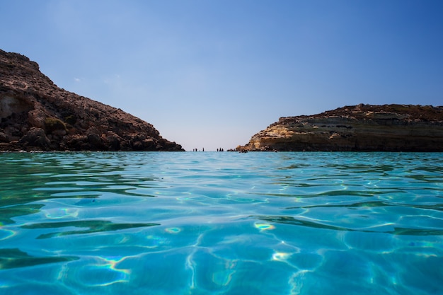 Vue de la place maritime la plus célèbre de Lampedusa, Isola dei conigli