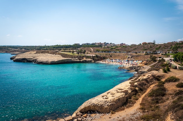 Vue sur la plage de balai