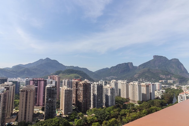 Photo vue de la plage de barra da tijuca à rio de janeiro au brésil.