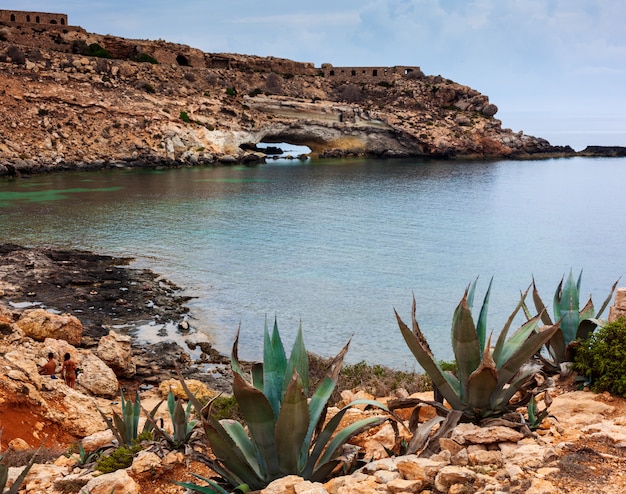 Vue de la plage de Mare Morto, Lampedusa