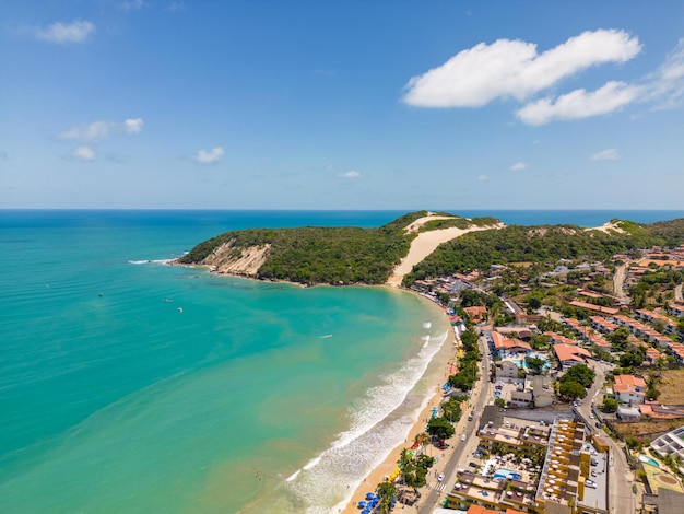 Vue sur la plage de Ponta Negra et Morro do Careca dans la ville de Natal, Rio Grande do Norte, Brésil