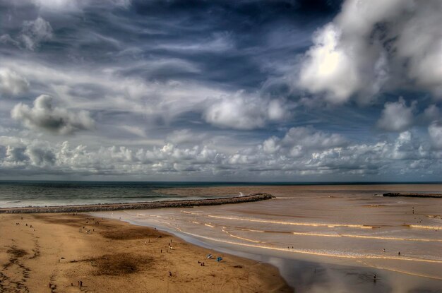 Photo vue de la plage de rabat depuis la kasbah des oudaias