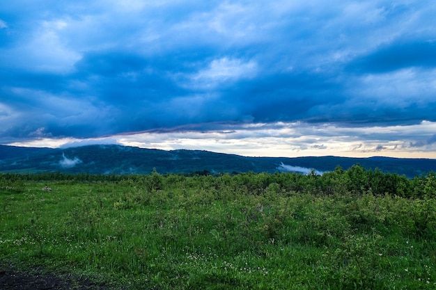 Vue sur le plateau de LagoNaki à Adygea Les montagnes du Caucase Russie 2021