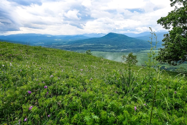 Vue sur le plateau de LagoNaki à Adygea Les montagnes du Caucase Russie 2021