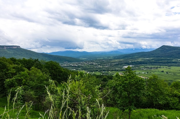 Vue sur le plateau de LagoNaki à Adygea Les montagnes du Caucase Russie 2021