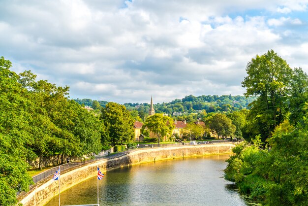 Vue sur le pont Pulteney River Avon à Bath, Angleterre