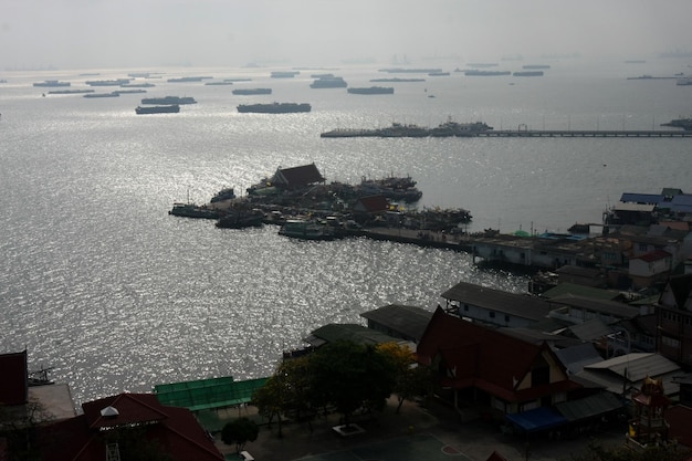 Une vue sur le port de kuta, aux philippines.