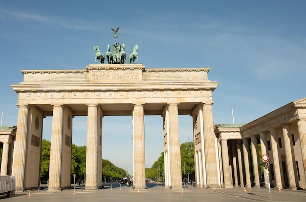 Une vue de la porte de brandebourg à berlin