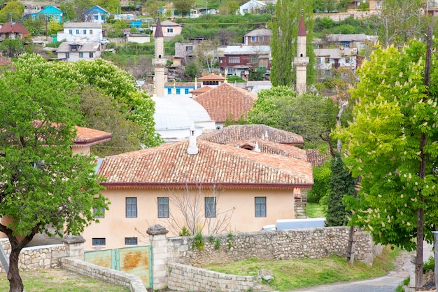 Vue de printemps de la ville de Bakhchisaraj