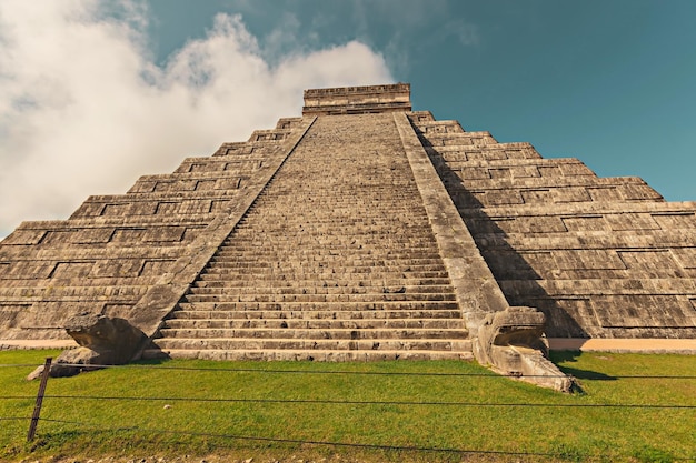 Vue de la pyramide de Chichen-Itza au Yucatan, Mexique