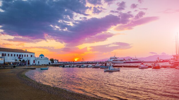 Vue sur le quai de Mykonos