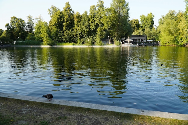 Vue sur le quai de la rivière Moskva près du Kremlin à Moscou Moscou Russie 28 août 2022