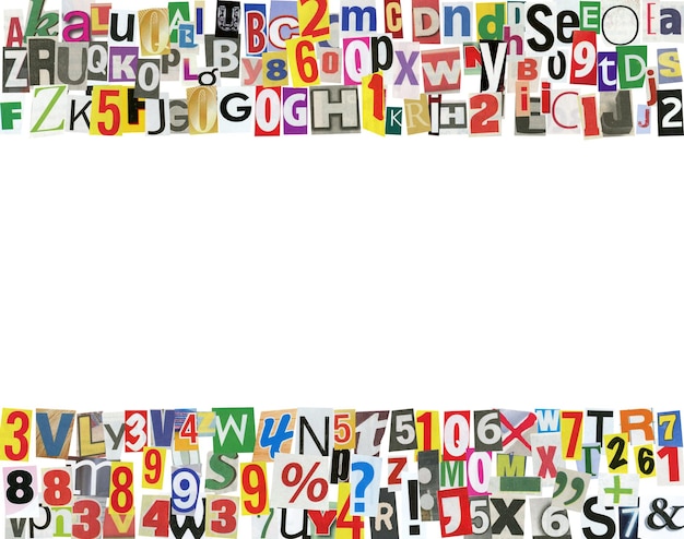 Photo vue rapprochée des alphabets et des chiffres avec des symboles sur fond blanc