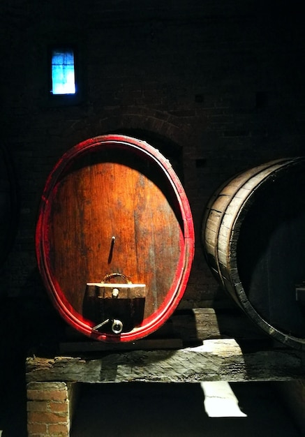 Photo vue rapprochée d'une ampoule rouge dans un récipient