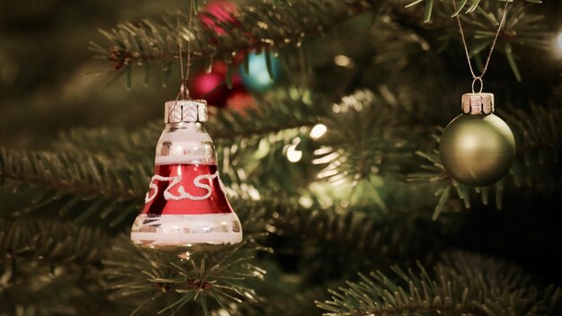 Photo vue rapprochée de l'arbre de noël à la maison