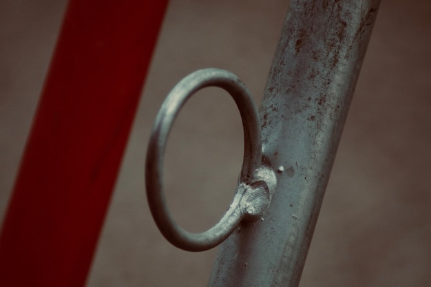 Photo vue rapprochée d'une balustrade métallique contre le mur