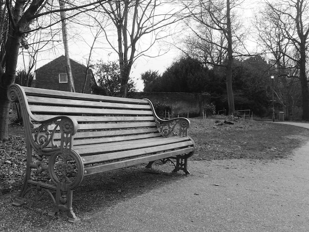 Photo vue rapprochée d'un banc vide