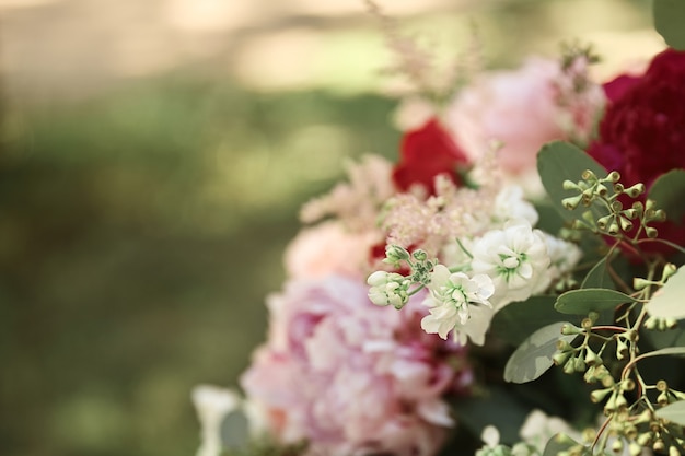 Vue rapprochée beau bouquet de mariage de fleurs