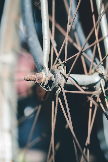 Vue rapprochée d'une bicyclette rouillée