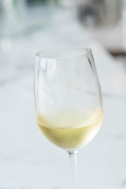 Vue rapprochée de la bière dans un verre sur la table