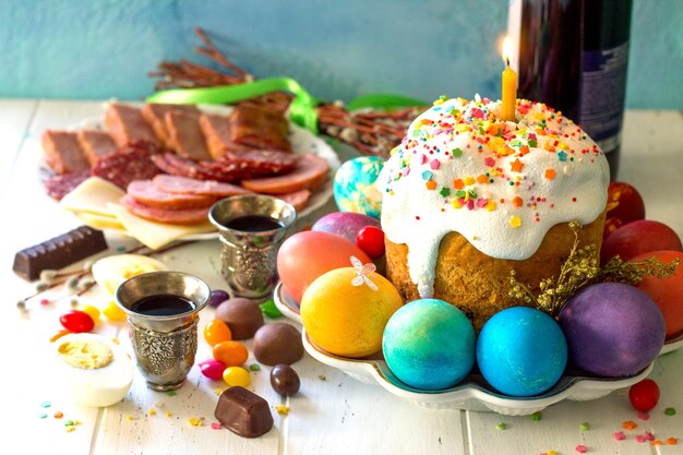 Vue rapprochée des bonbons multicolores sur la table