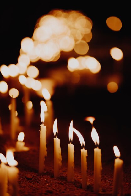 Photo vue rapprochée des bougies éclairées