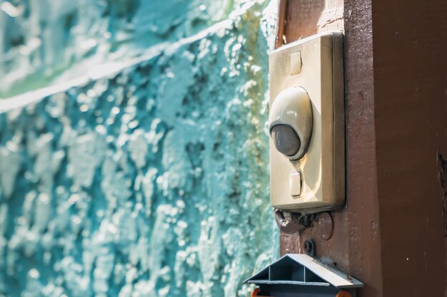 Photo vue rapprochée d'une cabine téléphonique contre le mur