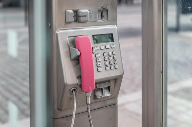 Photo vue rapprochée d'une cabine téléphonique