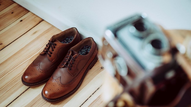 Vue rapprochée des chaussures brunes