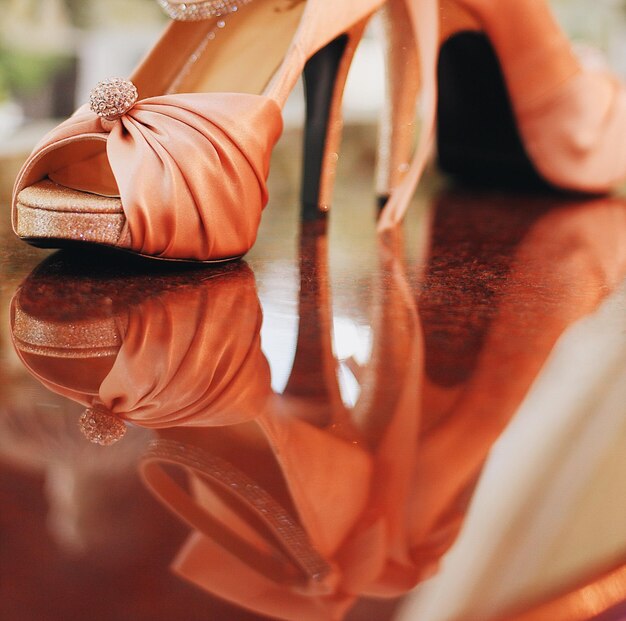 Photo vue rapprochée des chaussures dans un miroir