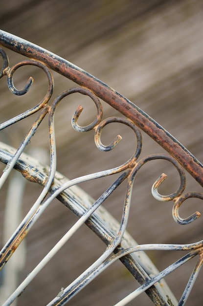 Photo vue rapprochée d'une clôture métallique par balustrade