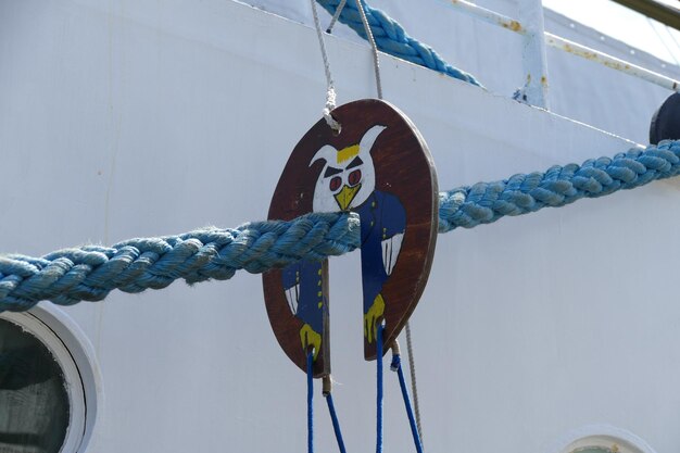 Photo vue rapprochée de la corde et du bois par bateau