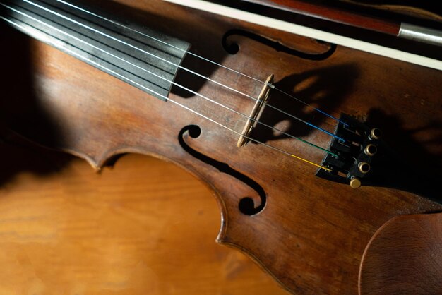 Vue rapprochée d'une corde de violon et d'un pont