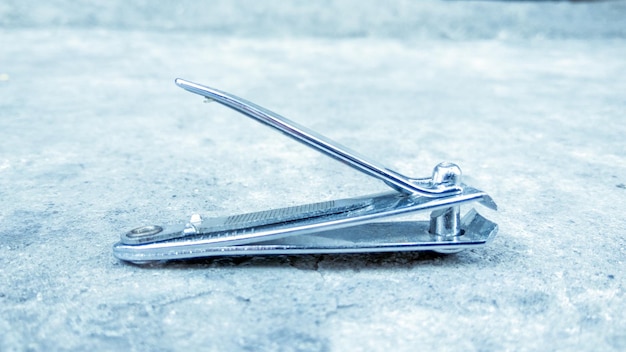 Photo vue rapprochée d'un coupe-ongles sur la table