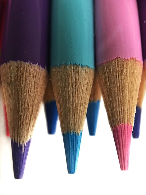 Vue rapprochée des crayons colorés