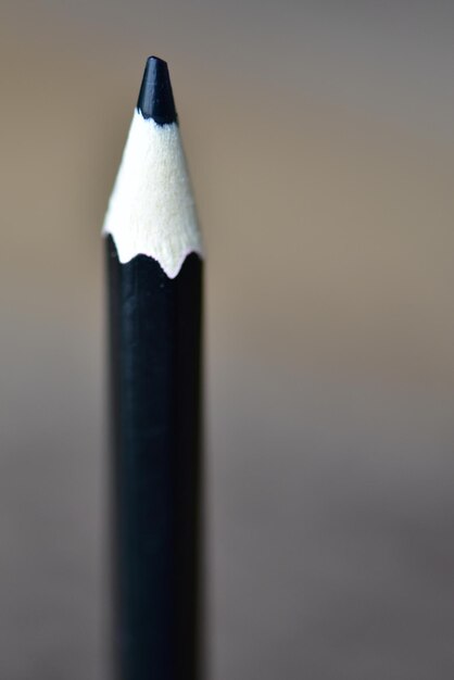 Photo vue rapprochée de crayons de couleur sur fond gris