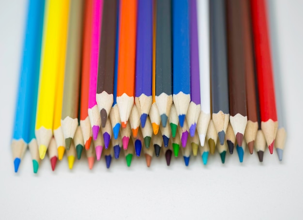 Photo vue rapprochée des crayons multicolores