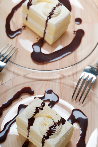 Vue rapprochée de la crème glacée servie dans une assiette