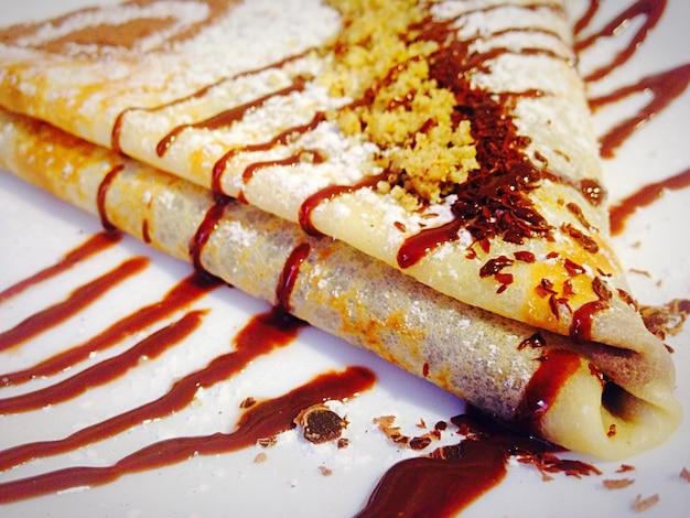 Vue rapprochée d'une crêpe servie dans une assiette