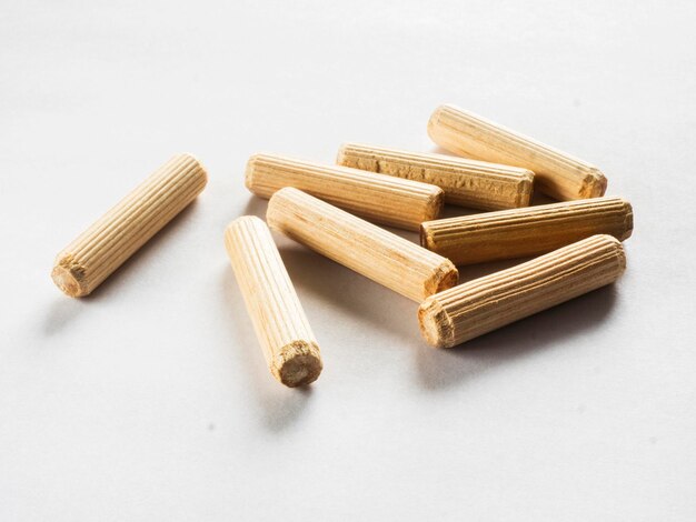 Vue rapprochée des crochets en bois