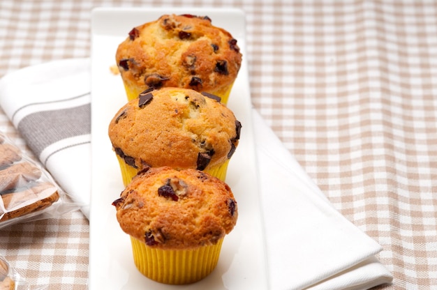 Vue rapprochée des cupcakes servis dans l'assiette