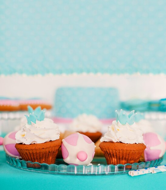 Photo vue rapprochée des cupcakes sur la table