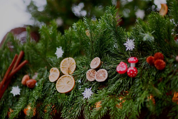 Photo vue rapprochée des décorations de noël sur l'arbre