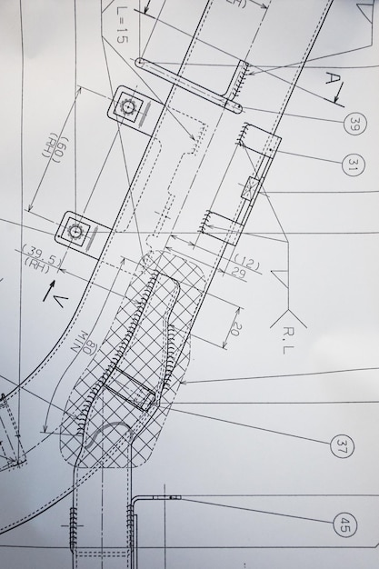 Vue rapprochée d'un dessin d'ingénierie technique sur papier