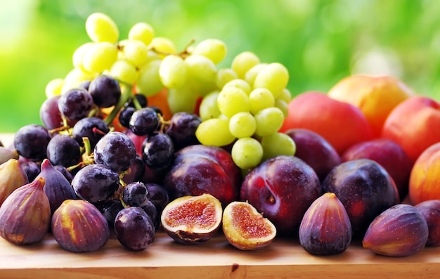 Vue rapprochée de divers fruits sur la table