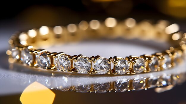 Vue rapprochée du bracelet en or et en diamant