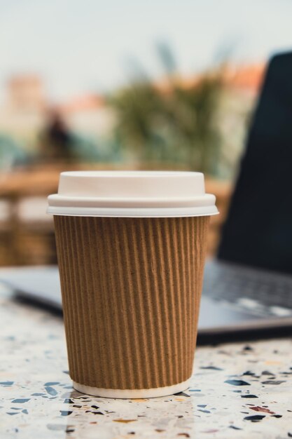 Vue rapprochée du café sur la table