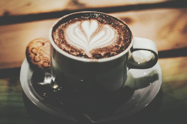 Vue rapprochée du café sur la table