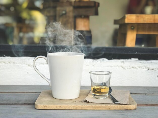 Vue rapprochée du café sur la table