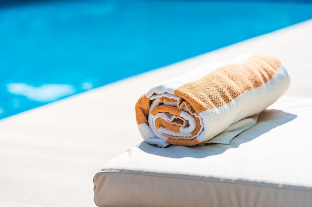 Photo vue rapprochée du chocolat sur la table à la piscine